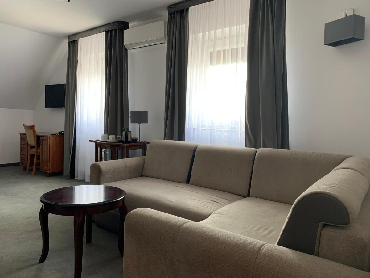 Hotel Kameleon Tarnobrzeg Εξωτερικό φωτογραφία