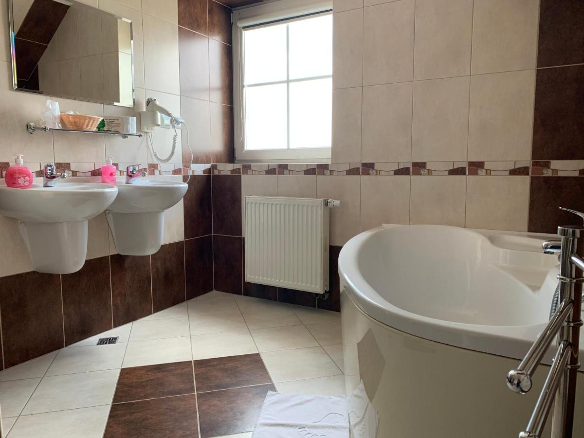 Hotel Kameleon Tarnobrzeg Εξωτερικό φωτογραφία